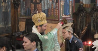 БЛАГОСЛОВ EПИСКОПА ВОЈНОГ ДОСИТЕЈА ЗА УЧЕНИКЕ И НАСТАВНИКЕ ВОЈНЕ ГИМНАЗИЈЕ