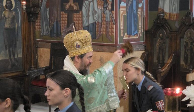 БЛАГОСЛОВ EПИСКОПА ВОЈНОГ ДОСИТЕЈА ЗА УЧЕНИКЕ И НАСТАВНИКЕ ВОЈНЕ ГИМНАЗИЈЕ