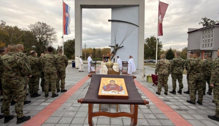 ВЛАДИКА ДОСИТЕЈ НА СЛАВИ 63. ПАДОБРАНСКЕ БРИГАДЕ